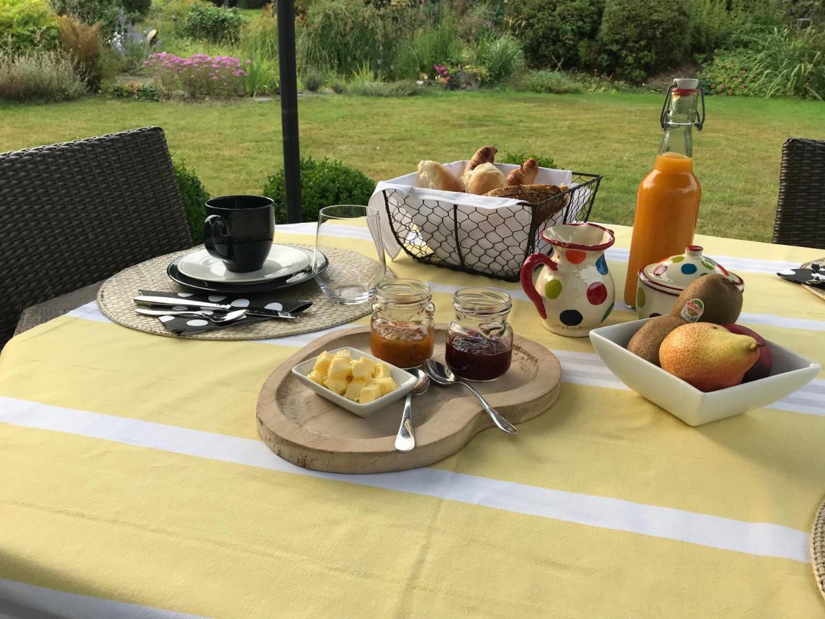 לינה וארוחת בוקר פרנקורשנס "Un Matin Au Jardin" מראה חיצוני תמונה